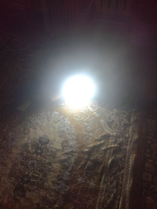 Продаю прожектор хорошо нови