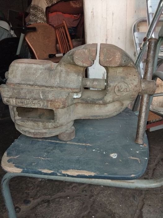 Тиски  600 минг сум