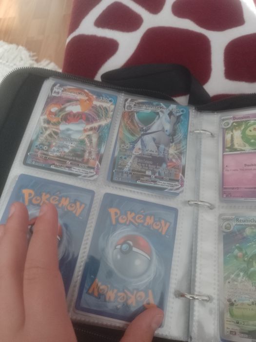 Pokemoni se vinde cu tot cu albumul