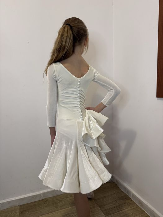 Рокля за спортни танци