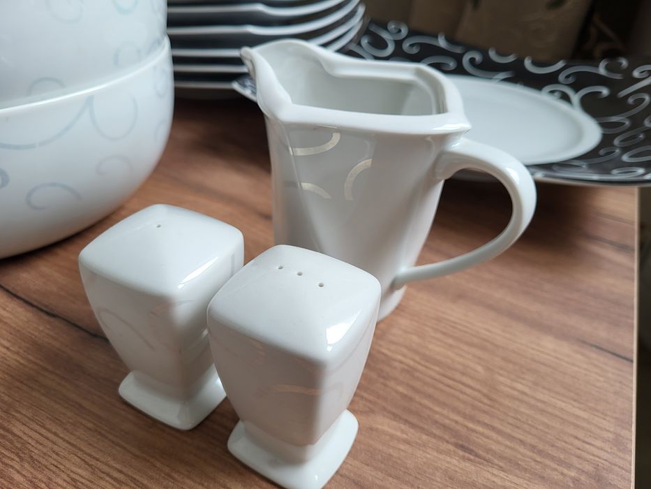 Столовый обеденный набор посуды