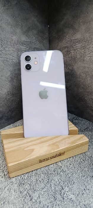 Продам айфон 12 на 64 Гб в хорошем состоянии