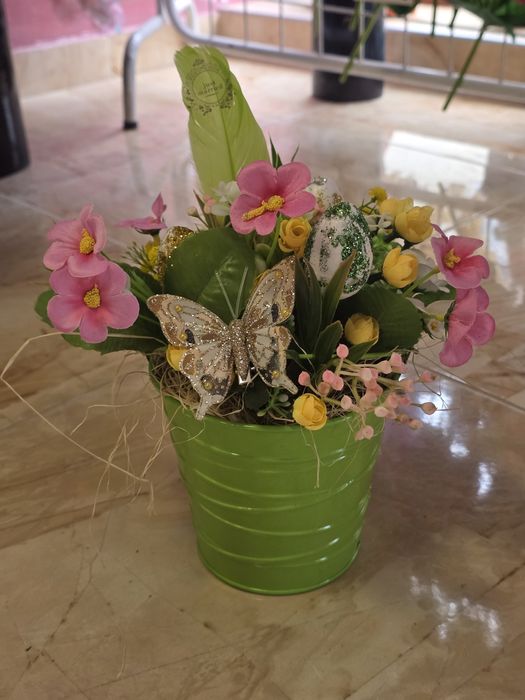 Цветни декоративни кашпи