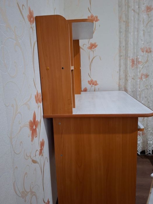 Продам компьютерный стол