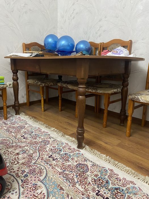 Продам деревянный стол