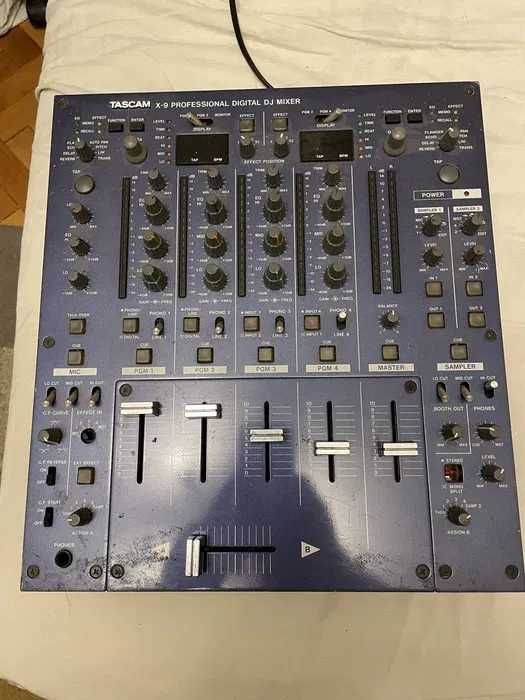 Mixer DJ Tascam X-9
