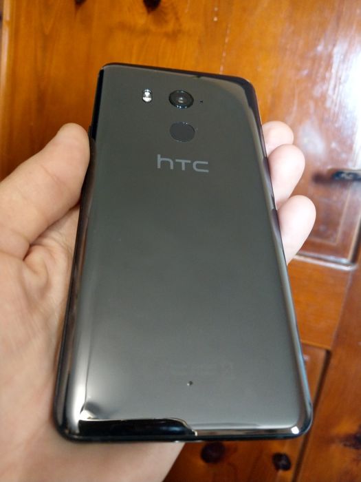 HTC U11 plus 6/128gb. Ip68.