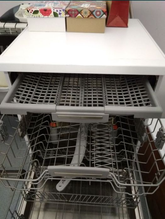 Посудомоечная машина Hotpoint Ariston.