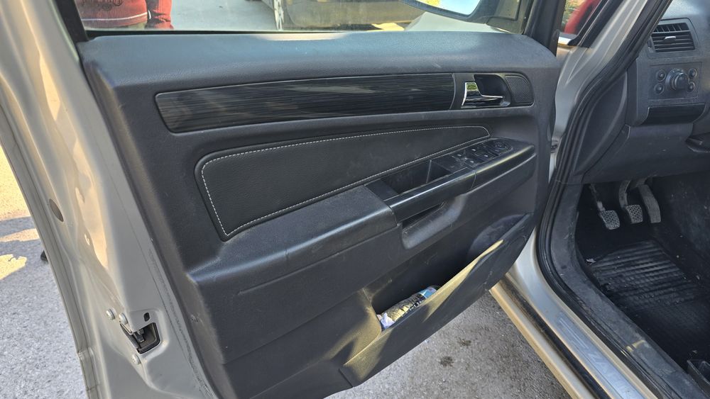 Opel Zafira B на части