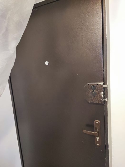 Продам входную дверь