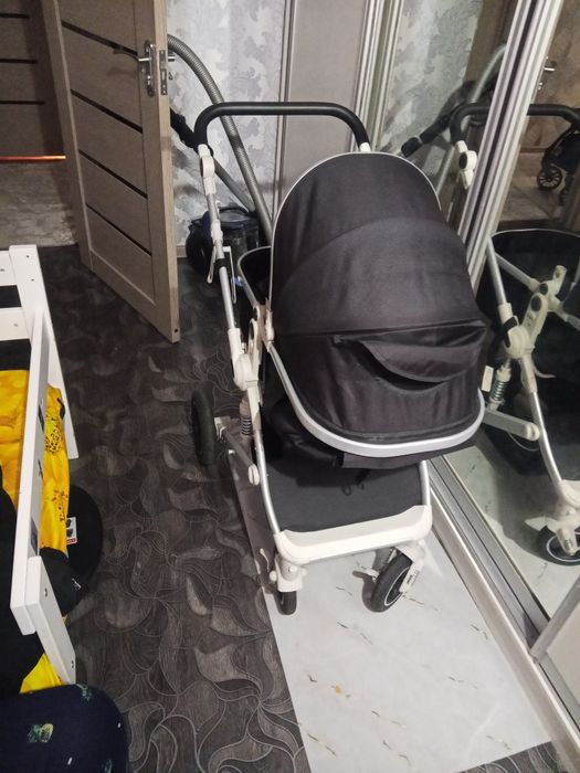 Две коляски одинаковые