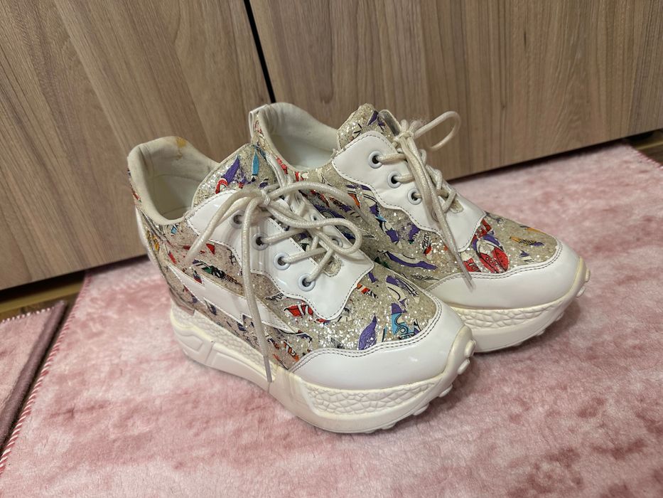 Уникални дамски кецове