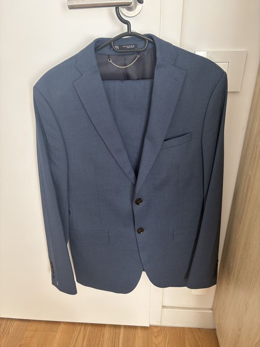 Costum albastru barbati zara, sacou marime 48, pantaloni marime 40