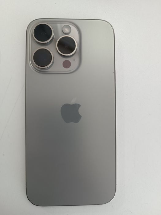 iPhone 15 pro  Silver