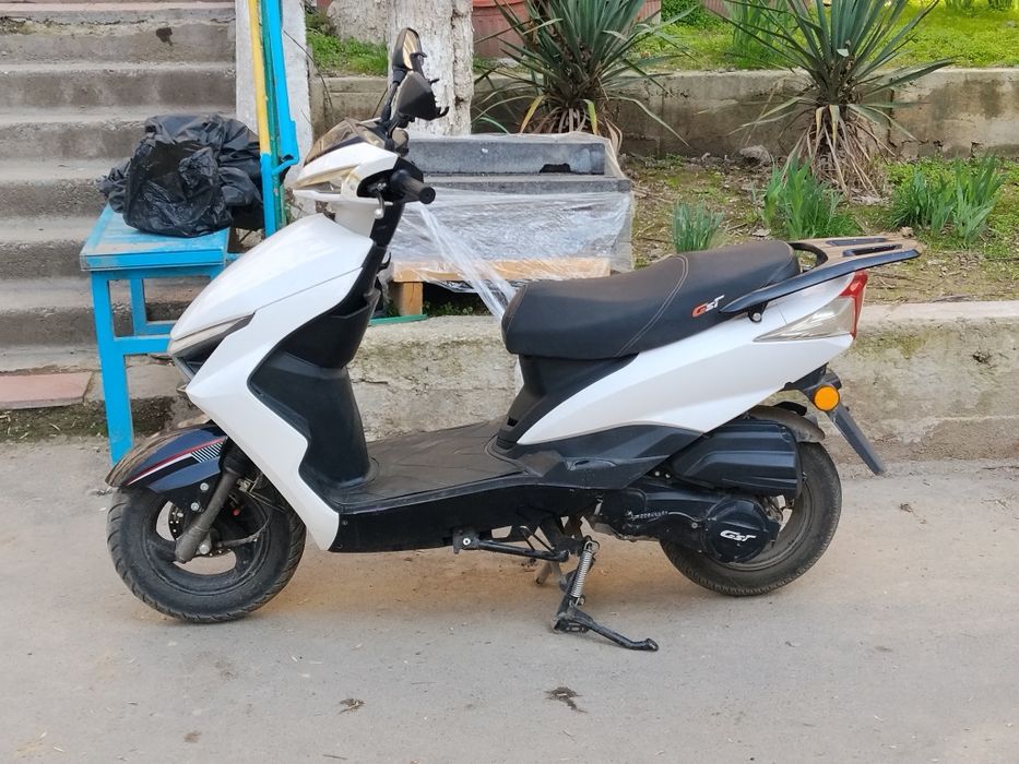 Скутер бензиновый