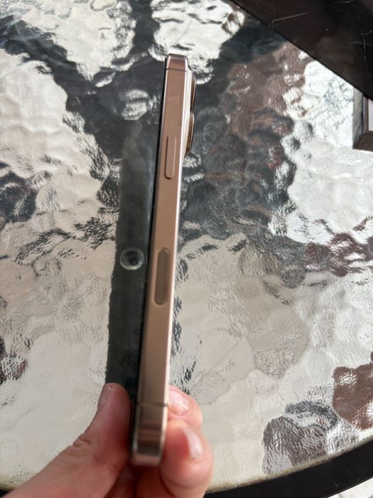 Iphone 16 pro  si iphone 13