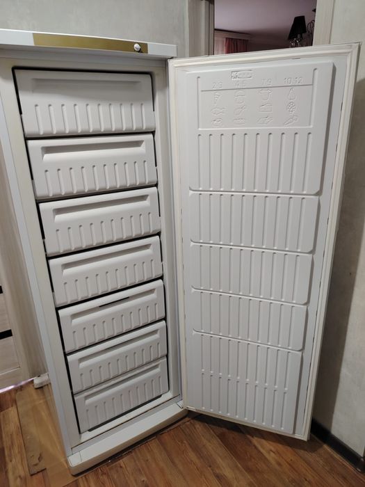 Продаю рабочий морозильнок