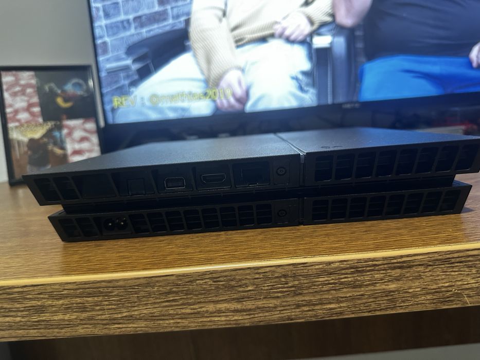 PlayStation 4 1T 2controllere 6 jocuri + gta nu este in poza