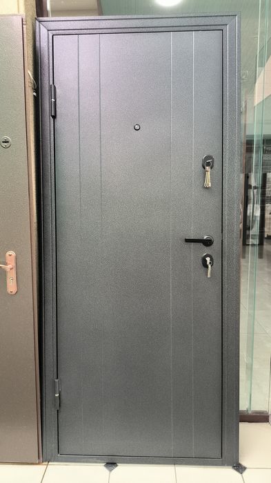 Железные входные двери.