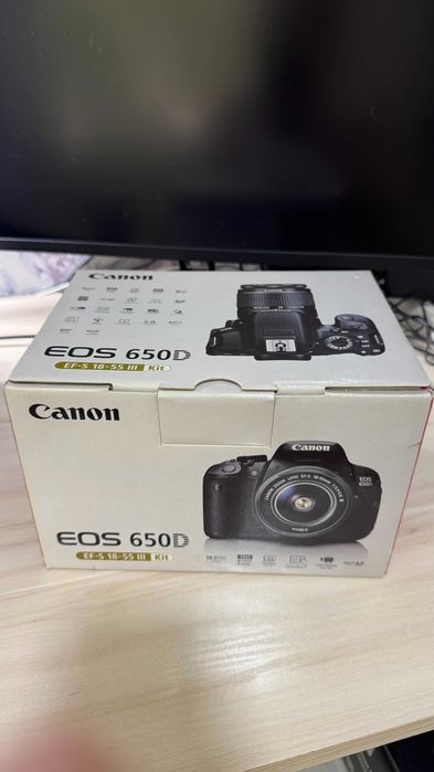 Цифровая зеркальная фотокамера Canon EOS 650D