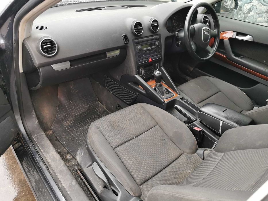 Dezmembrez audi a3 8p cod motor BKD/bara a3/far audi a3/hayon audi a3/
