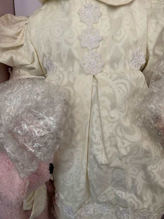 Păpușa din portelan