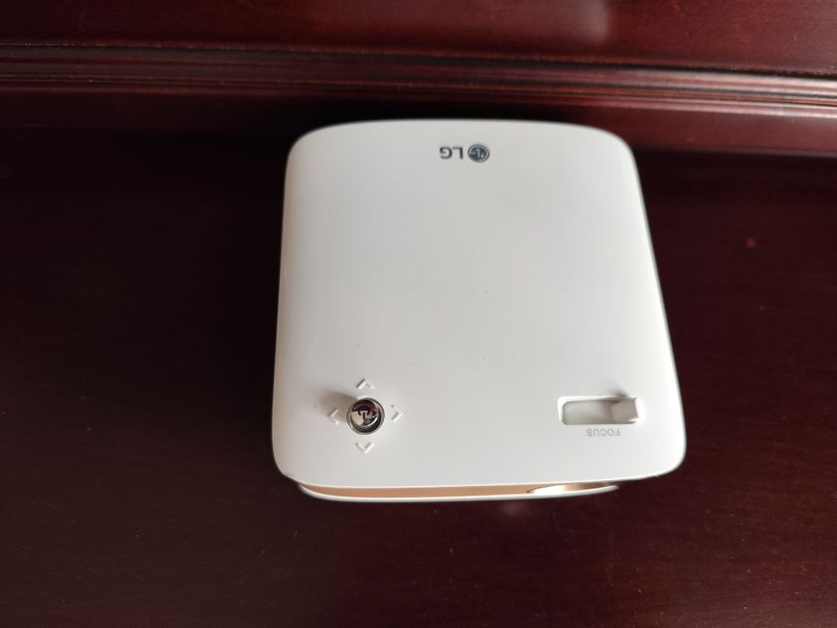 Преносим LED проектор LG PH150G CineBeam