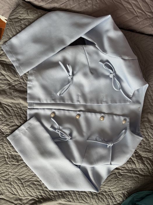 Дамски костюм в светло синьо