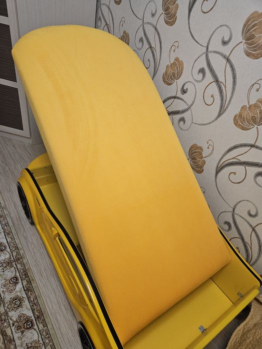 Детская кровать машинка.