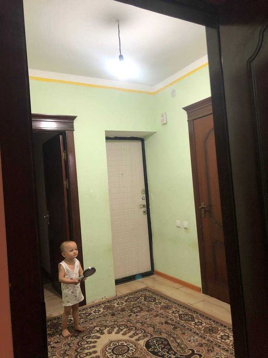 Uy sotiladi Qarshi, Yangi Chovqay massivi 216dagi 3 xonali 2-qavatdagi