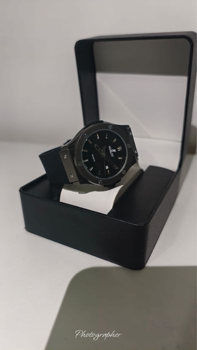 HUBLOT часы.