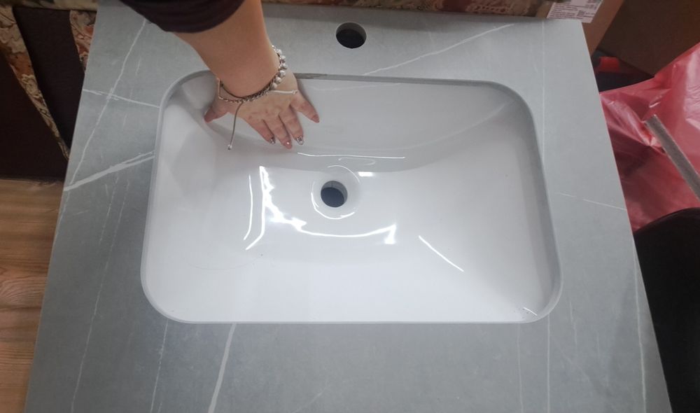 Плот с малка мивка за баня