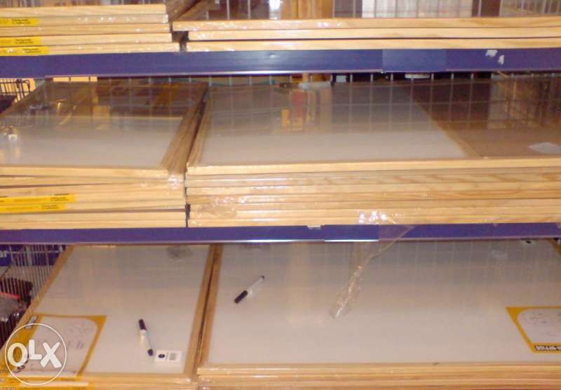 Бяла дъска за писане, чертане, рисуване с дървена рамка 40x60 см. и 60