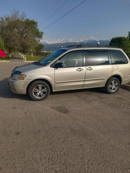 Мазда.мпв 2000г.