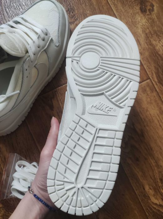 Кроссовки  Nike новые 38р