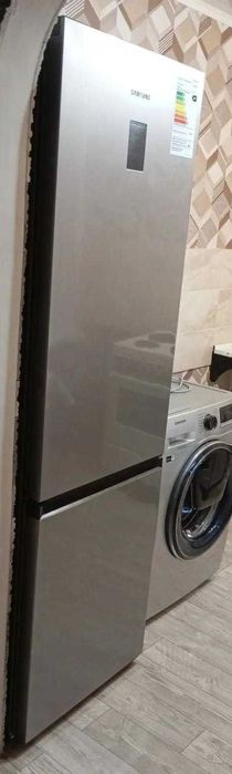 Срочно продам холодильник samsung