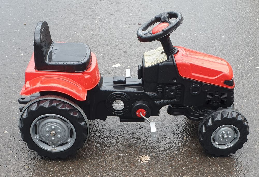 Tractor cu pedale