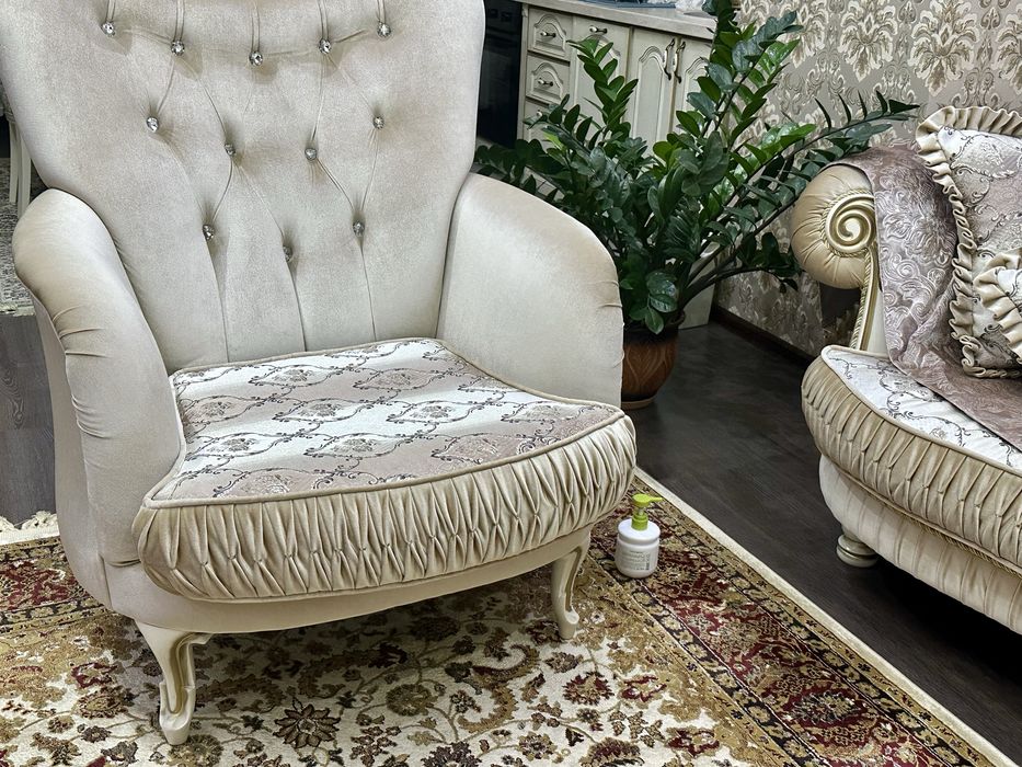 Мягкая мебель, диван и кресло