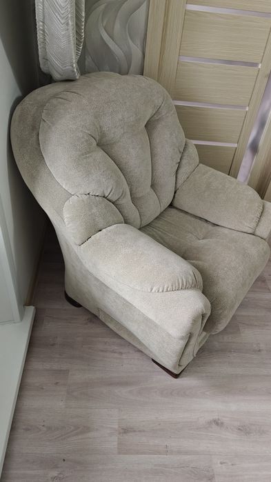 Продается диван с креслами