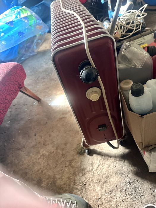 Ретро маслен радиатор с колела – работещ