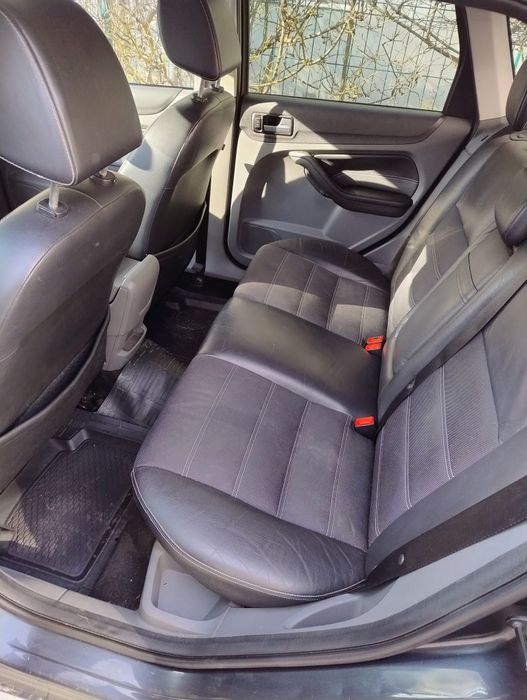Vînd Ford focus 2 titanium ,1.6 diesel 2008