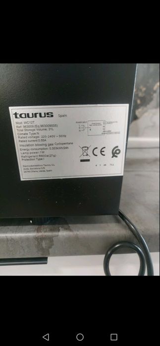 Мини хладилник за изтудяване на 8 бр бутилки