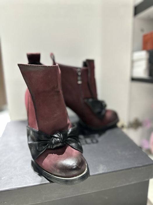 Боти на висок ток