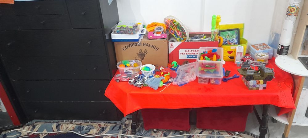 Мебели - библиотека,шкаф с чекмеджета и маса с табуретки