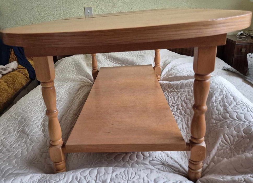 Разтегателна холна маса от масивно дърво