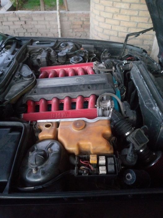 BMW e32 chorni bumer