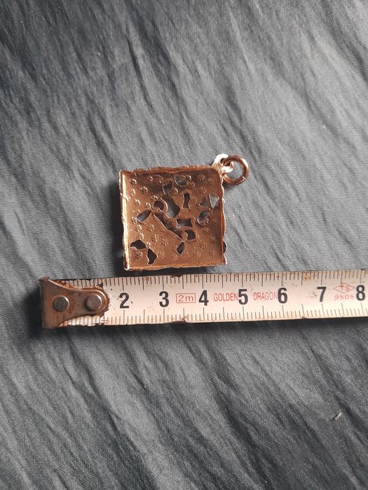 Медальони  от сребро и бронзови подкови