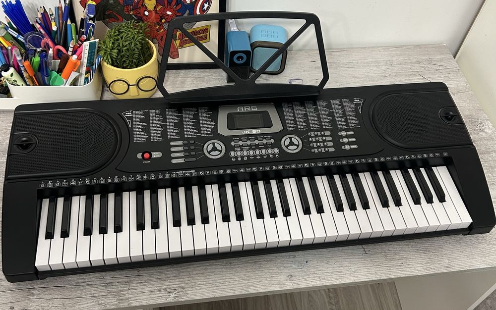 Продам синтезатор