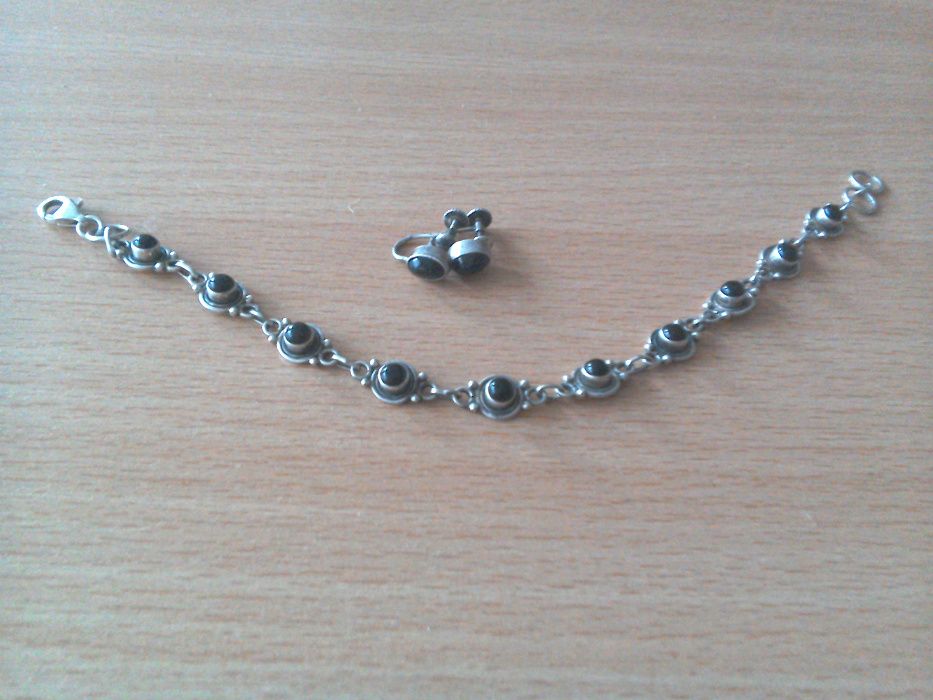 Cercei argint, onix (cerceii nu necesită găuri în urechi)