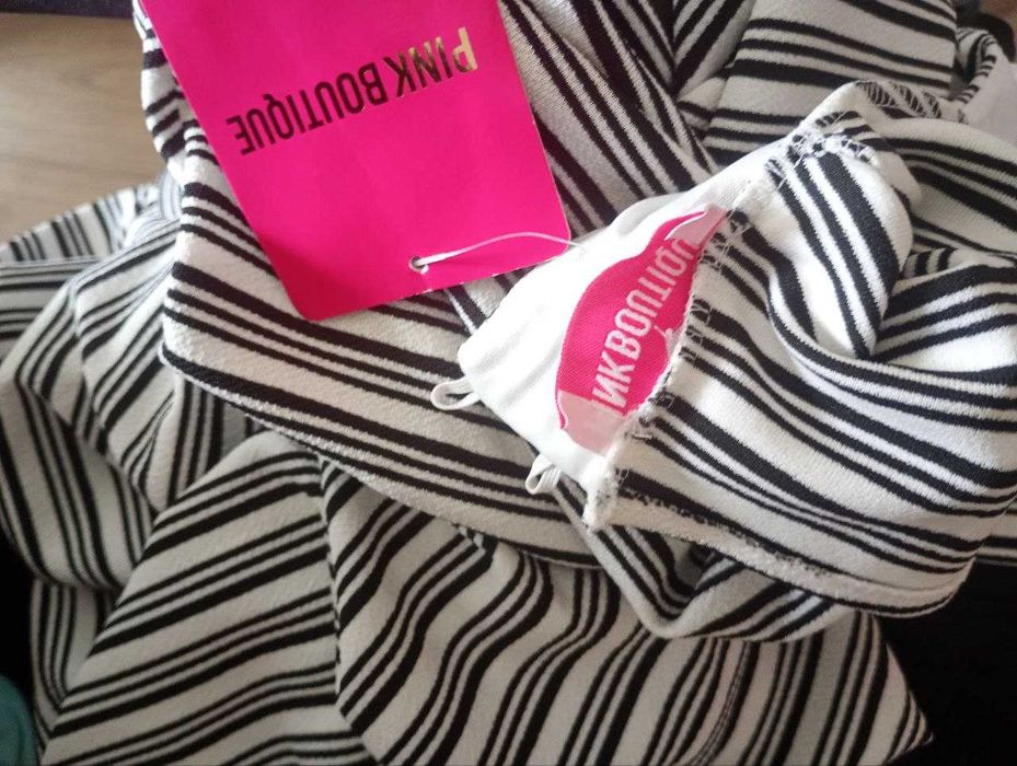 Rochia este noua mărimea EUR 40